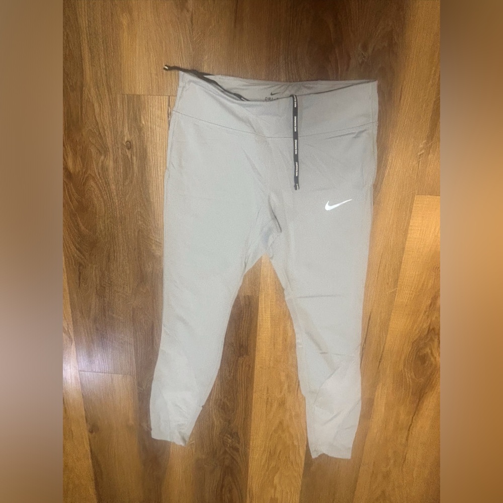 Nike Women’s Light Gray Joggers 🏃‍♀️